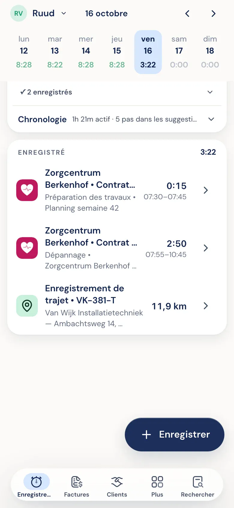 Sur le téléphone: Formulaire de saisie avec le sélecteur de client et de projet ouvert